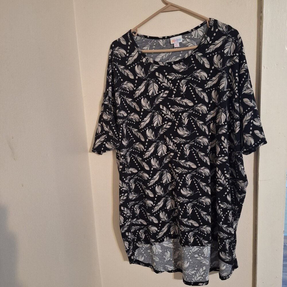 Lularoe shirt black and white XL